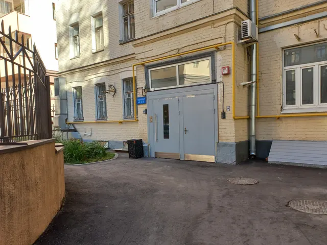 Продажа имущества, находящегося в собственности города Москвы, жилое помещение по адресу: г. Москва, пер. Большой Толмачёвский, д. 4, кв. 5, площадью 94,3 кв.м (Этаж № 1), кадастровый номер: 77:01:0002016:1621