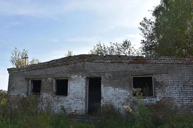 нежилое здание, общей площадью 134,6 кв.м., с кадастровым номером 02:32:030701:340 и земельный участок общей площадью 2767 кв.м. с кадастровым номером 02:32:030701:338, расположенные по адресу: Республика Башкортостан, Кигинский район, село Верхние Киги, в 1200 метрах южнее.