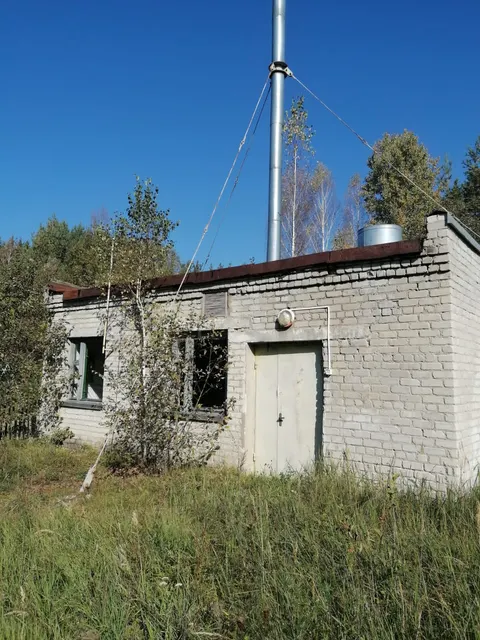 Находящиеся в муниципальной собственности нежилое помещение с кадастровым номером 32:11:0000000:920, площадью 735,4 кв.м., здание котельной школы с кадастровым номером 32:11:0000000:253, площадью 49,1 кв.м., расположенные на земельном участке с кадастровым номером 32:11:0320303:83, площадью 8346 кв.м., по адресу: Брянская область, р-н Клетнянский, д Ширковка, ул Школьная, д 1