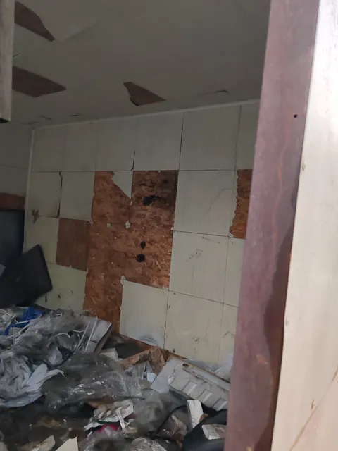 Автоприцеп серого цвета (ларек)