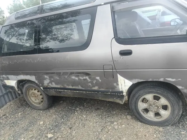 Автомобиль марки “Toyota Lite Ace”, государственный номер М 964 АХ 65