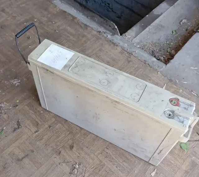 Инструменты (Кувалда с деревянной ручкой Монтировка из металласеребристого цвета), телевизор