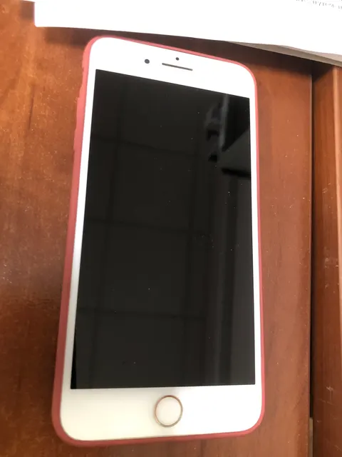 Сотовый телефон марки Iphone (заблокирован) — 1 шт.