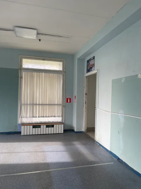 Часть нежилого помещения