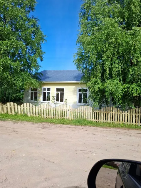 здание нежилое  с кадастровым номером 35:09:0104012:507 площадью 211,2 кв.м.,  с земельным участком с кадастровым номером 35:09:0104012:553 площадью 1555 кв.м., расположенных по адресу: Вологодская область, р-н. Нюксенский, д. Березовая Слободка, ул. Полевая, д. 3, разрешенное использование: для служебных целей, категория земель: земли населенных пунктов;