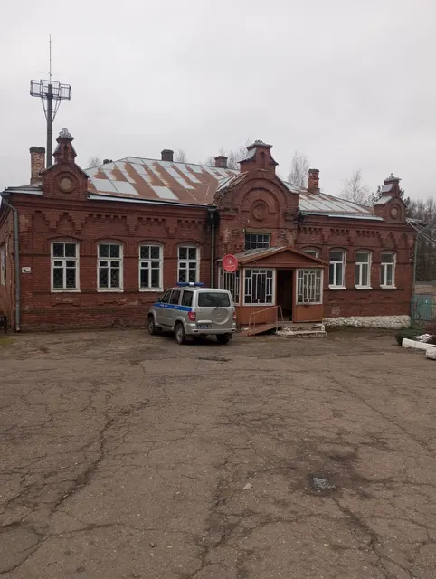 Земельный участок площадью 1400 кв.м, с кадастровым номером 67:05:0060101:265, с расположенным на нем объектом недвижимого имущества - административное здание (старое) с кадастровым номером 67:05:0060103:188, по адресу: Смоленская область, муниципальный район Демидовский, городское поселение Демидовское, город Демидов, улица Просвещения, земельный участок 1