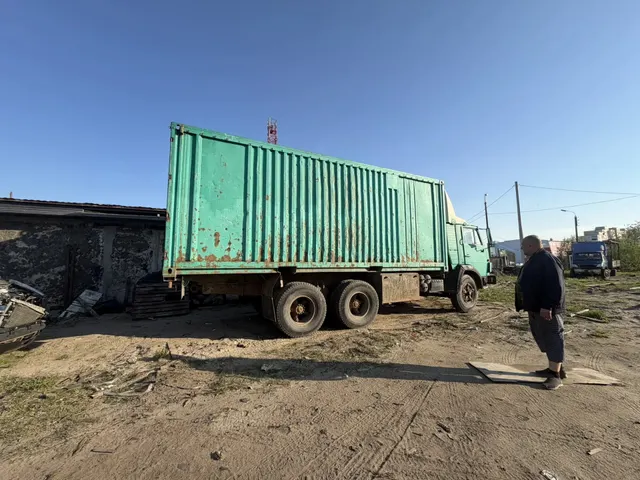 Грузовое транспортное средство Камаз 53212, 1987 года выпуска, цвет - зеленый, VIN XTC532120M0073724, государственный номер E510KO29. Состояние ТС: требуется ремонт двигателя, коррозия по всему кузову, отсутствуют тормоза.