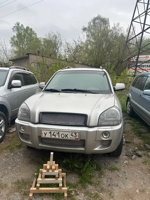 Легковой автомобиль марки HYUNDAI TUCSON 2.0 GLS MT, 2004 г.в., цвет серебристый, г/н У141ОK43, VIN: KMHJN81BP5U033987
