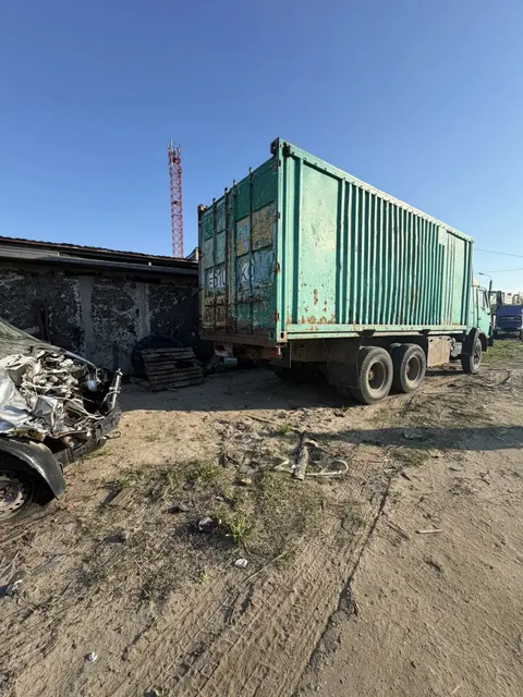 Грузовое транспортное средство Камаз 53212, 1987 года выпуска, цвет - зеленый, VIN XTC532120M0073724, государственный номер E510KO29. Состояние ТС: требуется ремонт двигателя, коррозия по всему кузову, отсутствуют тормоза.