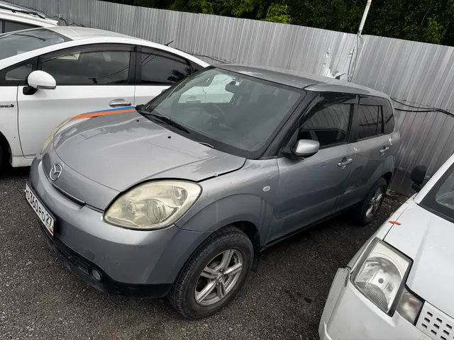 Автомобиль марки Mazda Verisa