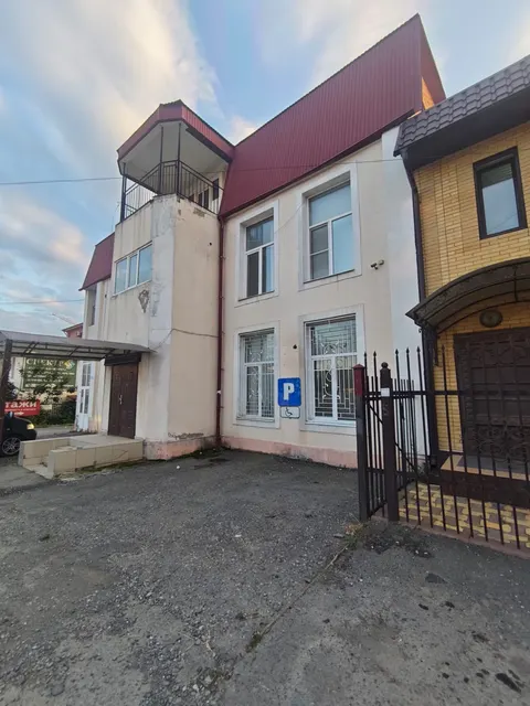 Нежилое административное здание