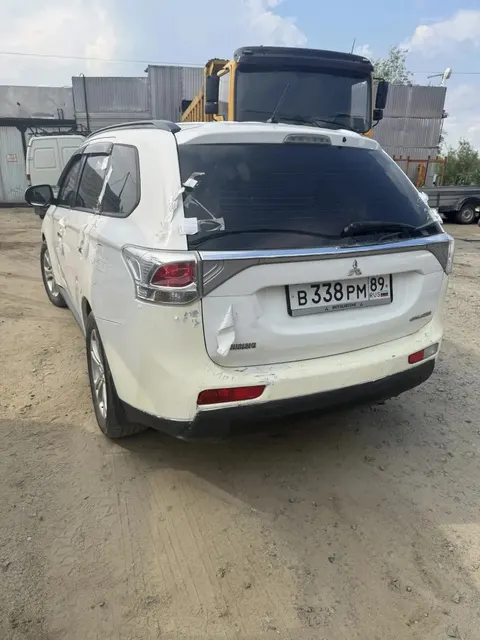 Автомобиль марки "Mitsubishi Оutlander" г.р.з В338РМ89.ТС обременено ЗАЛОГОМ, По общему правилу при переходе права собственности залог сохраняется в соответствии со ст. 353 ГК РФ; приобретатель имущества приобретает права и несет обязанности залогодателя. Риски, связанные с сохранением залога и возможностью обращения взыскания на предмет залога, несет приобретатель. ТС имеет ограничения ФССП на регистрационные действия (ключи и документы отсутствуют, техническое состояние не проверялось.