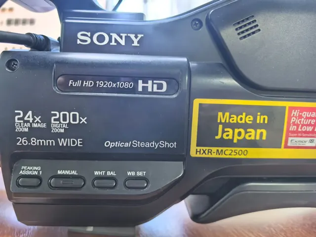 Видеокамера Sony HXR-MC2500
