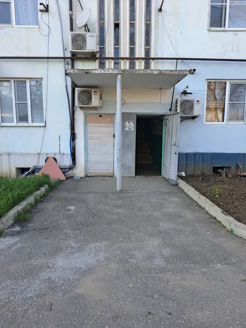 Квартира, площадь 87,6 кв. м.,кадастровый №: 05:49:000012:368, этаж 1, местоположение: Республика Дагестан, г. Избербаш, ул. Азизова (Свободы), д. 27, кв. 34 (должник Гаджиев И. Н.)