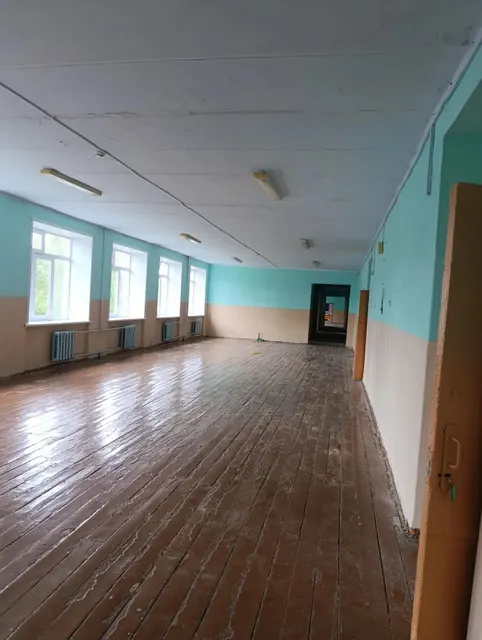 Нежилое здание школы, общей площадью 2610,8 кв. м., количество этажей – 3, в том числе подземных -0, кадастровый номер 59:04:0301055:29  с земельным участком, категория земель: земли населенных пунктов, разрешенное использование: под школу, общей площадью 5540 кв. м., кадастровый номер 59:04:0301055:3, расположенные по адресу: Пермский край, г. Гремячинск,  ул. Мира, д. 19.