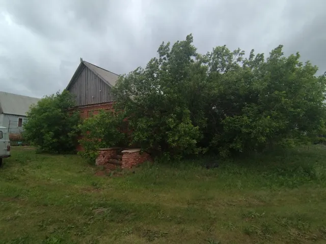 Нежилое здание, земельный участок