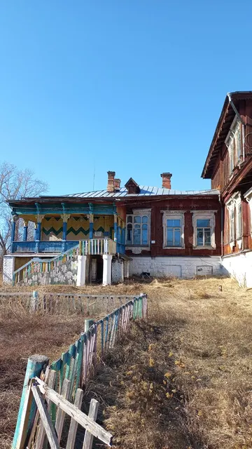 - здание детского сада, назначение нежилое, кадастровый номер 45:24:030601:392, общей площадью 712,2 кв. м; - земельный участок площадью 4242 кв.м, кадастровый номер 45:24:030601:105. Категория земель - земли населенных пунктов, вид разрешенного использования - для размещения детского сада.