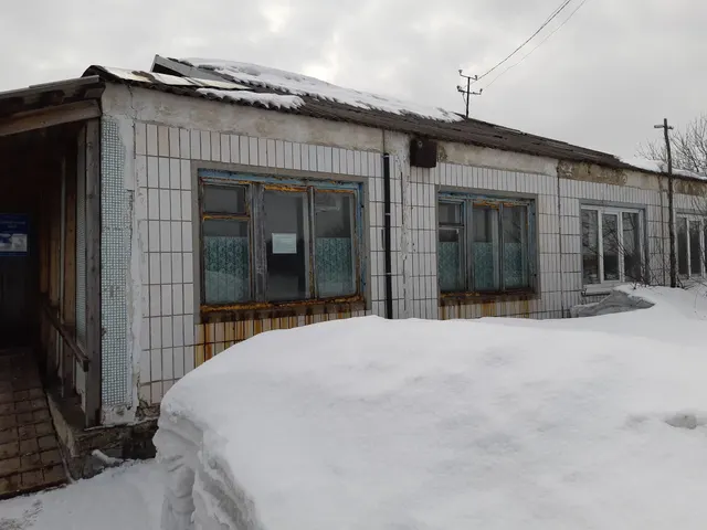 - нежилое здание фельдшерско-акушерского пункта общей площадью 66,1 кв. м,  кадастровый номер 42:04:0204015:176, расположенное по адресу: Кемеровская область – Кузбасс, Кемеровский муниципальный округ, п. Солнечный, ул. Новая,  д. 6-2. -земельный участок общей площадью 292 кв. м, кадастровый номер 42:04:0204015:316, расположенный по адресу: Кемеровская область – Кузбасс, Кемеровский муниципальный округ, п. Солнечный,    ул. Новая.
