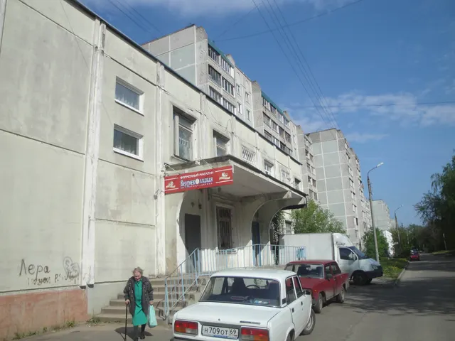 Нежилое помещение (к. 15, 15а, 27, 28, 29), являющееся частью нежилого помещения II, расположенного по адресу:  Российская Федерация, Тверская область, г. Тверь, пос. Химинститута,  д. 26, кадастровый номер   69:40:0200085:657, площадью 59,9 кв.м. МОП пропорционально площади передаваемого нежилого помещения.
