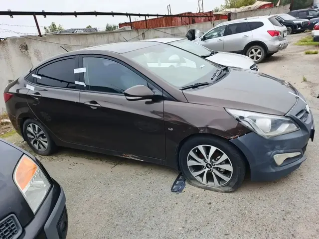 Автомобиль марки  Хендэ Солярис, г.р.з Е 753 СМ 186, 2015 г.в. ТС обременено ЗАЛОГОМ. По общему правилу при переходе права собственности залог сохраняется в соответствии со ст. 353 ГК РФ; приобретатель имущества приобретает права и несет обязанности залогодателя. Риски, связанные с сохранением залога и возможностью обращения взыскания на предмет залога, несет приобретатель. ТС имеет ограничения ФССП на регистрационные действия (ключи и документы отсутствуют, техническое состояние не проверялось)