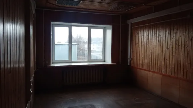 Нежилое помещение, площадью 20,7 кв.м., расположенное на 2 этаже здания по адресу: Вологодская область, р-н. Харовский, г. Харовск, ул. Южная, д. 23.