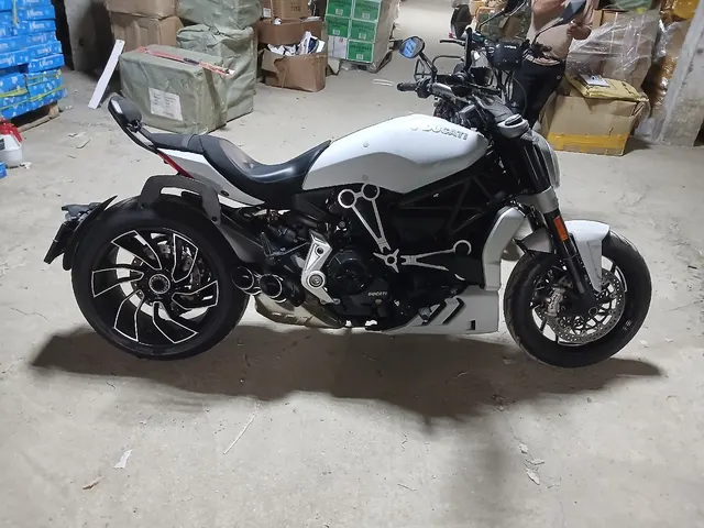 Мотоцикл ДУКАТИ XDIAVEL S, 2018 года выпуска, идентификационный номер (VIN): ZDMGA00AAJB009242, № кузова (прицепа): ZDMGA00AAJB009242, шасси (рамы): отсутствует, № двигателя: 010561, мощность двигателя: 152 л.с., 111,8 кВт, объем двигателя: 1262 куб. см, цвет: белый, гос. номер 3603ВМ77