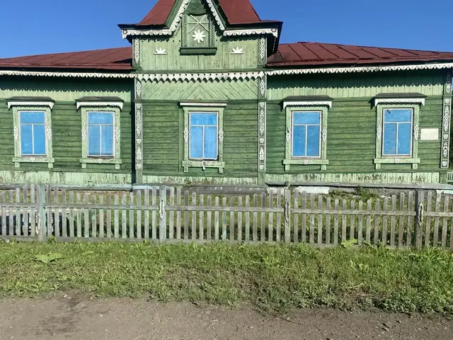 Здание, объект культурного наследия (памятник истории и культуры) народов Российской Федерации, состояние которого признано неудовлетворительным