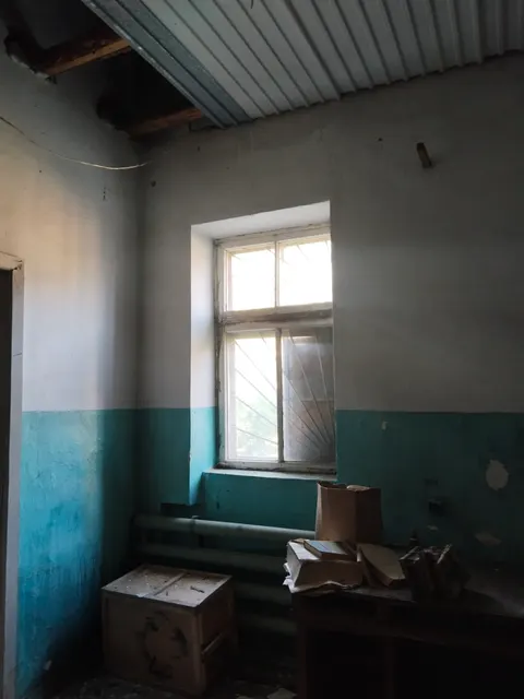 нежилое здание с кадастровым номером 56:42:0309001:5353 площадью 206,8 кв.м, с местоположением: Российская Федерация, Оренбургская область, г.о. город Новотроицк, г. Новотроицк, ул. Фрунзе, зд. 3 к. В, расположенное на земельном участке с кадастровым номером 56:42:0309001:6220 площадью 1287,0 кв.м,