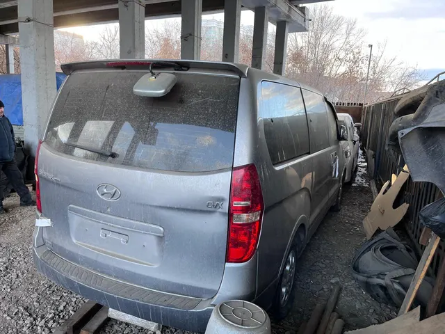 Легковой автомобиль HYUNDAI Grand Starex, 2011г.в., г/н P131TK124, VIN KMJWA37JBBU325018, номер кузова KMJWA37JBBU325018, номер двигателя F765306, цвет серый. Начальная цена продажи 1 127 950 руб. Задаток 169220 руб.