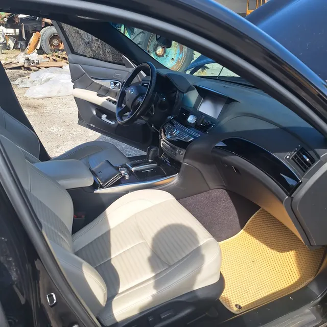 ТС INFINITI Q70, 2015 г.в, цвет - черный.