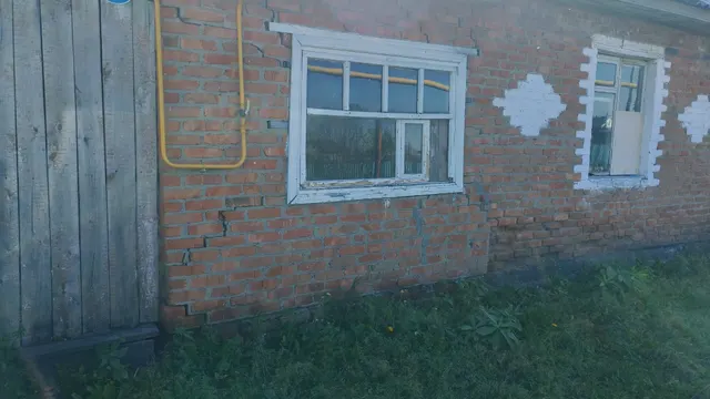 Объект недвижимого имущества: жилой дом, (жилое помещение признано непригодным для проживания), расположенный по адресу: Омская область, Саргатский район, р.п. Саргатское, ул. 40 лет, д. 40, кв. 2 площадью 29 кв.м., кадастровый номер 55:24:050219:125, вид разрешенного использования: дом блокированной застройки, 1990 год завершения
