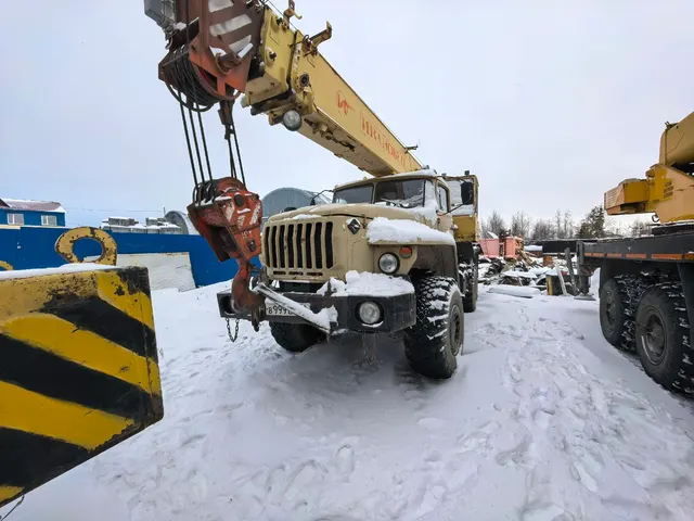 Автомобиль УРАЛ 555700 КС 35714,                                        VIN ХVN35714040201614, модель № двигателя 236HE2-3-40144067,                    № кузова 43200040003431, № шасси X1P55570041301736,           цвет кузова бежевый,                 год выпуска 2004 (реестровый номер                   0002-5404)