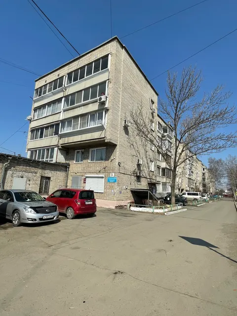 Право заключения договора аренды в отношении недвижимого муниципального имущества – 521/1000 доли нежилого функционального помещения № 1 (43-52) общей площадью 84,6 кв. м, в виде комнат № 50-52 и мест общего пользования в виде комнаты № 46, площадью 3,2 кв. м, предоставленных пропорционально занимаемой площади, общей площади доли 44,1 кв. м, расположенного по адресу: Хабаровский край, г. Хабаровск, Железнодорожный, ул. Краснодарская, д. 31А, пом. I (43-52). Кадастровый номер 27:23:0000000:14048