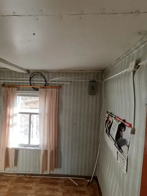 Имущество, находящееся в собственности Ярославской области, расположенное по адресу: Ярославская область, р-н. Брейтовский, д. Остряковка, д. 17, с земельным участком