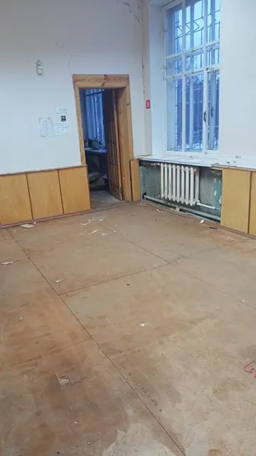 Нежилое помещение общей площадью 44,6 кв.м., с кадастровым номером: 43:18:310108:506, по адресу: Кировская область, г. Мураши, ул. Володарского, д. 2, пом. 102.