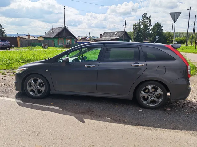 Легковой автомобиль универсал HONDA Stream, 2006г.в., г/н К717ВС124, VIN отсутствует, номер кузова RN8-1004021, номер двигателя 1704618, цвет серый. Начальная цена продажи 651 950 руб. Задаток 97800 руб.