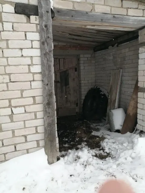 Здание  конюшни  по  адресу   Архангельская область, Мезенский район, д. Чижгора, ул. Центральная, д. 41