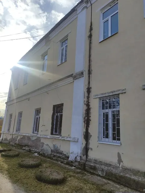 Нежилые здания с земельным участком