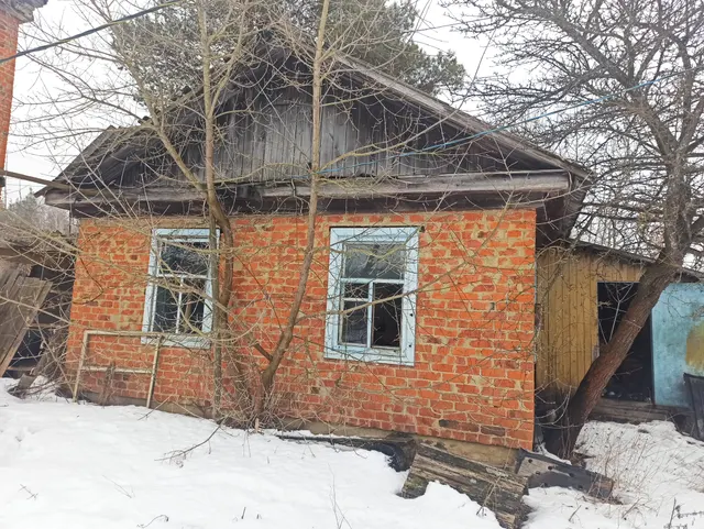 Проходная с пристройкой, площадью 37,1 кв.м., с кад. № 32:12:0010304:210, расположенная по адресу: Российская Федерация, Брянская область, м.р-н Климовский, г.п. Климовское, рп. Климово, ул. Брянская, д. 60 стр. 3 и земельный участок под ней с кадастровым № 32:12:0010305:169