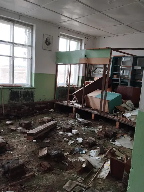 Здание, кадастровый номер: 45:02:011101:447; назначение: нежилое; площадь: 454,5 кв. м; этажность: 1, в том числе подземных 0, одновременно с земельным участком площадью 5551 кв. м с кадастровым номером 45:02:011101:841 из земель населенных пунктов, с видом разрешенного использования: объекты торговли (торговые центры, торгово-развлекательные центры (комплексы)