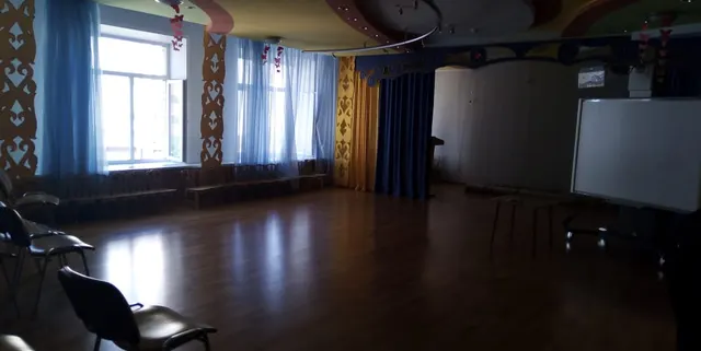 Лот № 1 – нежилое помещение общей площадью 105,9 кв.м, расположенное на третьем этаже здания школы по адресу: 398004, Липецкая область, г. Липецк, ул. Коцаря С.Л., д.3а.