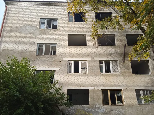 нежилое здание, кадастровый номер 23:06:1902265:154, площадью 1951,4 кв.м., расположенное по адресу: г. Гулькевичи, ул. Волго-Донская, д. 15 и земельный участок, кадастровый номер 23:06:1902265:2914, площадью 2249 кв.м., расположенный по адресу: г. Гулькевичи ул. Волго-Донская, 15