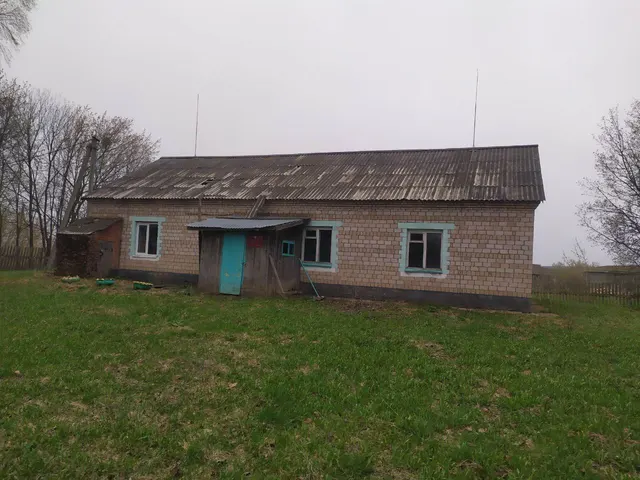 Нежилое здание (кадастровый номер 18:21:057001:217) и земельный участок под зданием (кадастровый номер  18:21:057002:186)