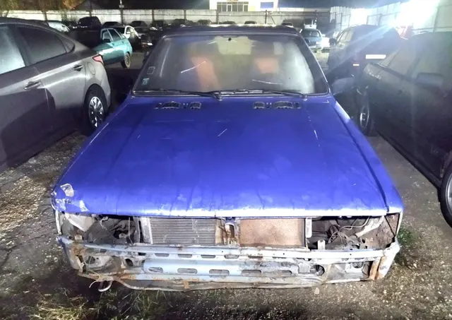 Автомобиль Ауди-80, г.в. 1985, VIN: WAUZZZ81ZFA194970, г/н: Нет, Документы: Нет, Ключи: Нет, Примечание: Передняя часть автомобиля битая, фары и бампер отсутствуют, по всему корпусу вмятины. АС ПИБИ: 11-008762-1