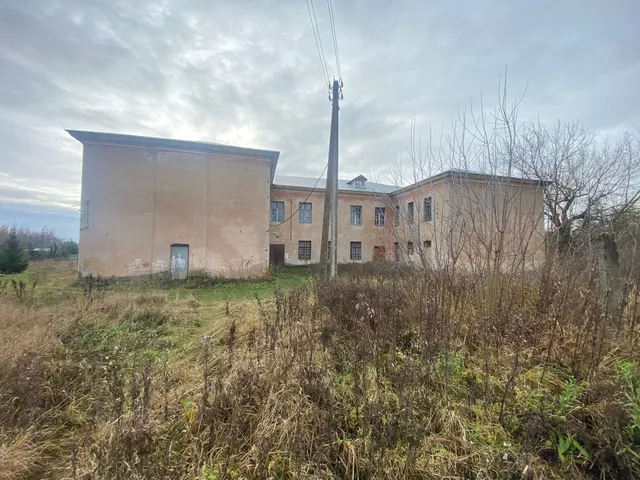 Продажа нежилых зданий общей площадью 990,9 кв.м с земельным участком 25 730 кв.м. в г.о. Ступино