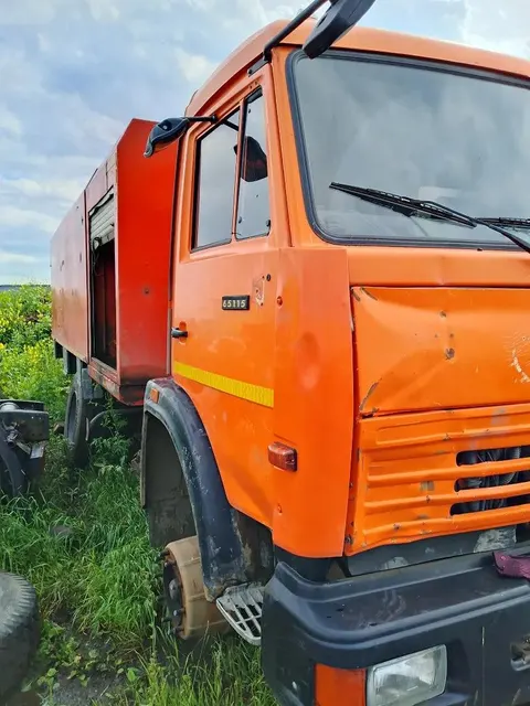 Автомобиль КО-560, 2013 года выпуска, VIN XVL693200D0000515 (Автомобиль с ключами и СТС. Автомобили разукомплектованы, голая рама и кабина. Частично отсутствуют колеса)