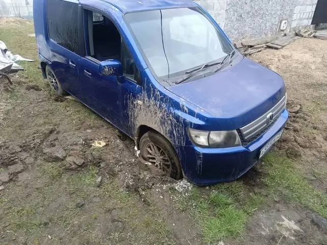 Автомобиль марки Honda Mobilio Spike, г/н А331ОХ27 ,2006 г.в., № кузова GK11207584, цвет синий, повреждения по корпусу (сколы,царапины,ржавчина)
