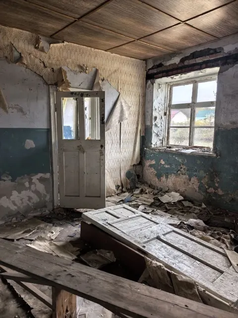 Помещение 1 (согласно техническому паспорту на административное здание помещения №№ 1, 4-11), назначение: нежилое; площадь 157,3 кв.м.; этаж: 1; кадастровый номер 66:17:0901003:409, расположенное по адресу: Свердловская область, Нижнетуринский муниципальный округ, поселок Большая Выя, ул. Привокзальная, д. 13А