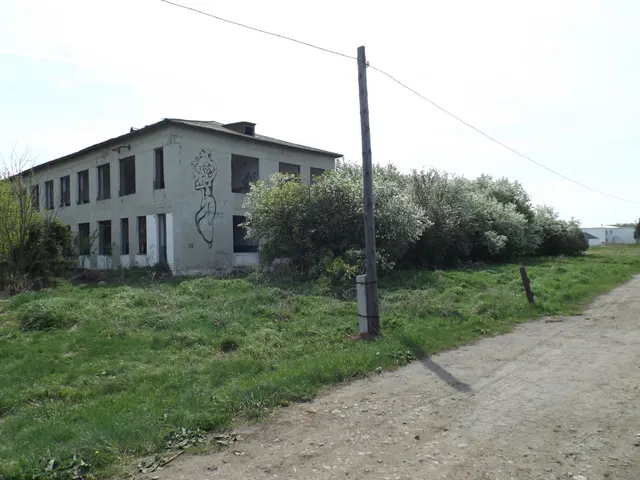 Нежилое двухэтажное здание детского сада-яслей