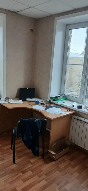 Нежилые помещения в нежилом здании гаража с  КН 66:11:0108004:549, общей площадью 202 кв.м.,  расположенные по адресу: Свердловская область, Ирбитский район, пгт.Пионерский,  ул. Ожиганова, д.9